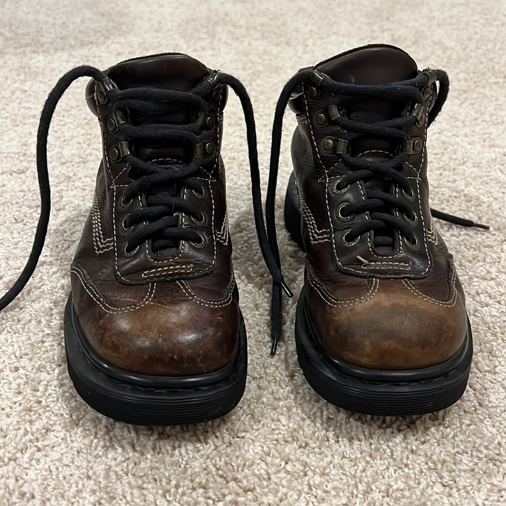 1999 Doc Marten ankle boots with air cushioned sole. Size 6-mens/8-women